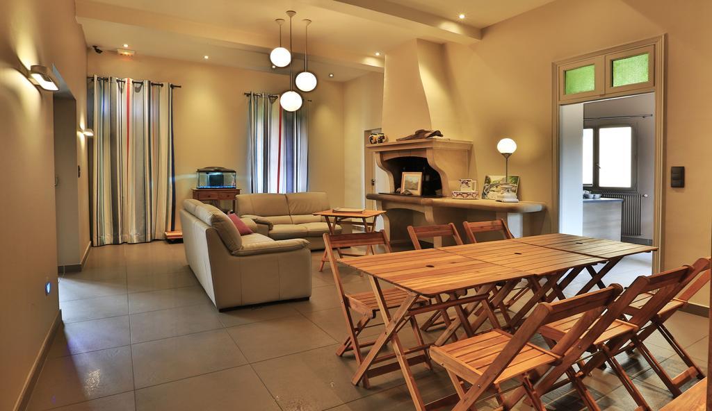 Logis Auberge Restaurant Du Vigneron Cucugnan Kültér fotó