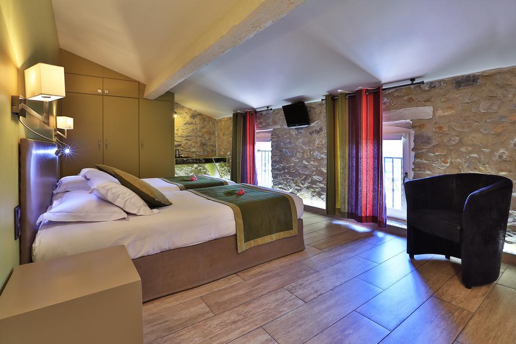 Logis Auberge Restaurant Du Vigneron Cucugnan Kültér fotó