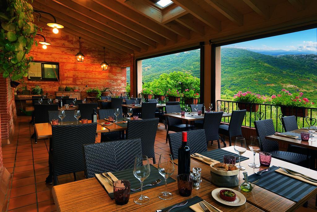 Logis Auberge Restaurant Du Vigneron Cucugnan Kültér fotó